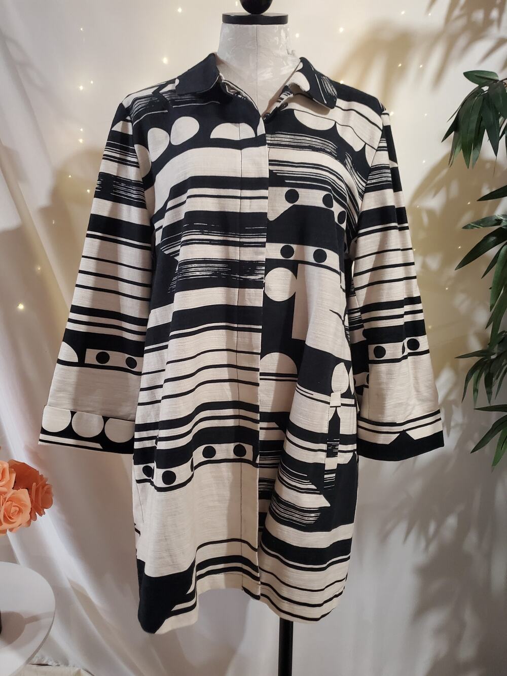 Chicos Womens Pleat Back Linen Blend Abstract Artsy Button Jacket Size 2 L 12/14